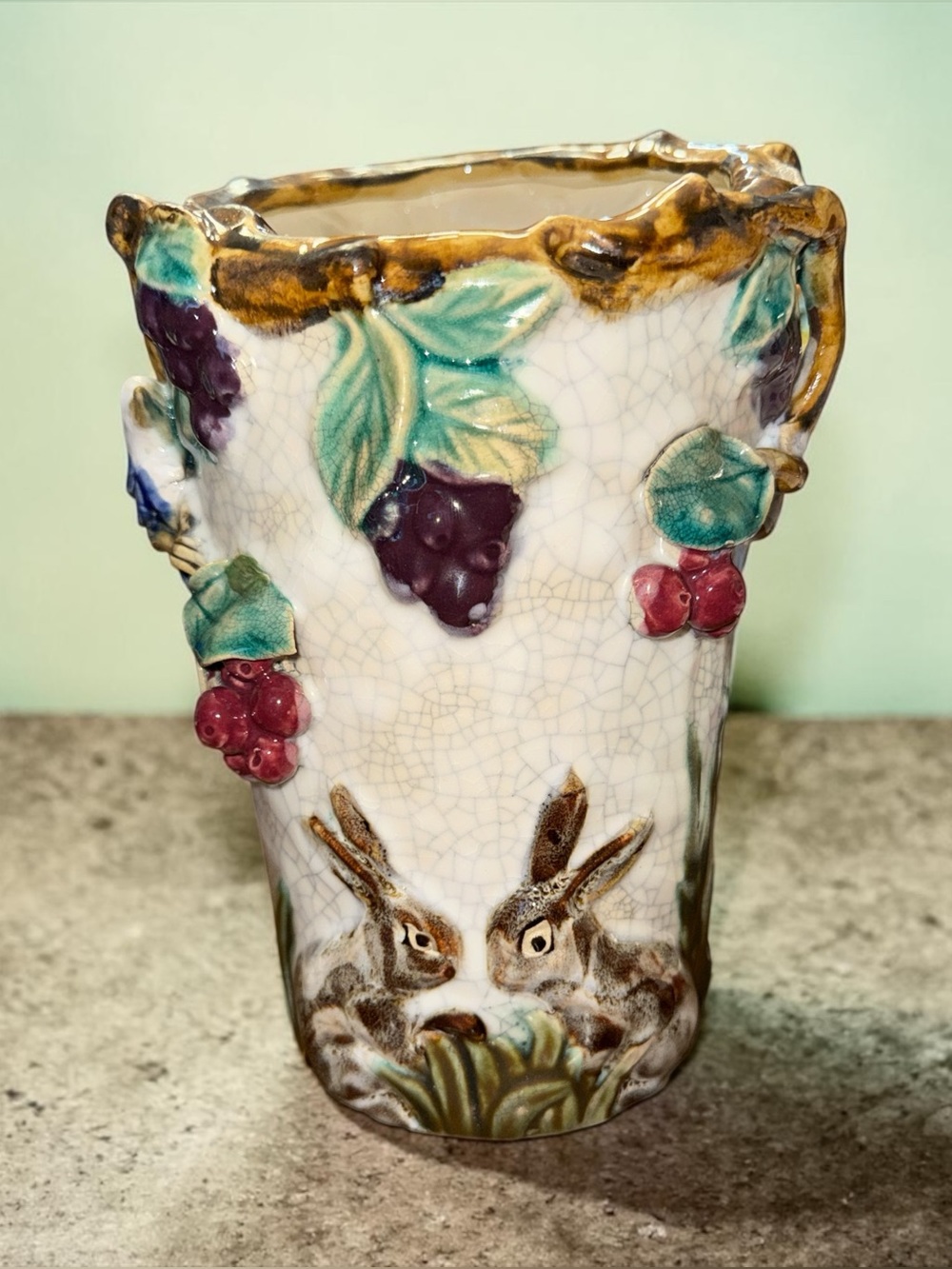 Antique Majolica Vase with many applied, high-relief details. - Picture 4 of 15